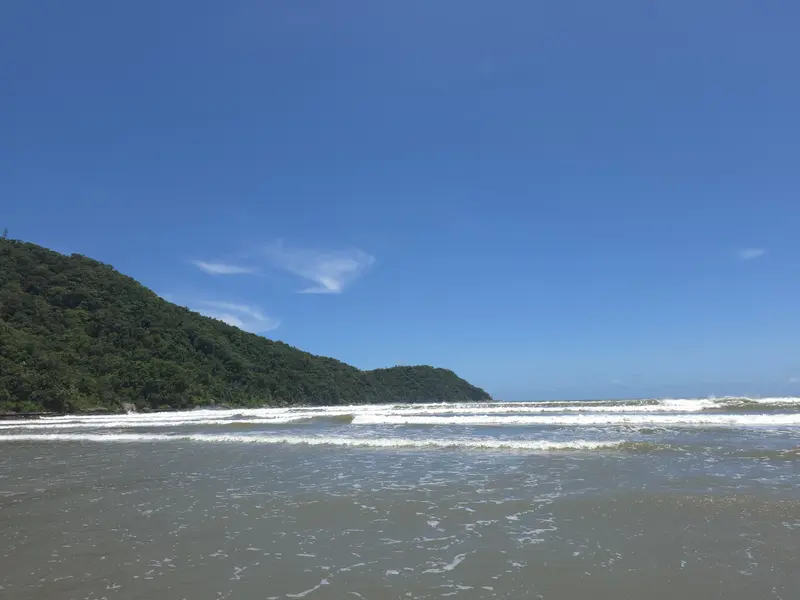 Vista externa do prédio de frente para a praia em Canto do Forte, Praia Grande